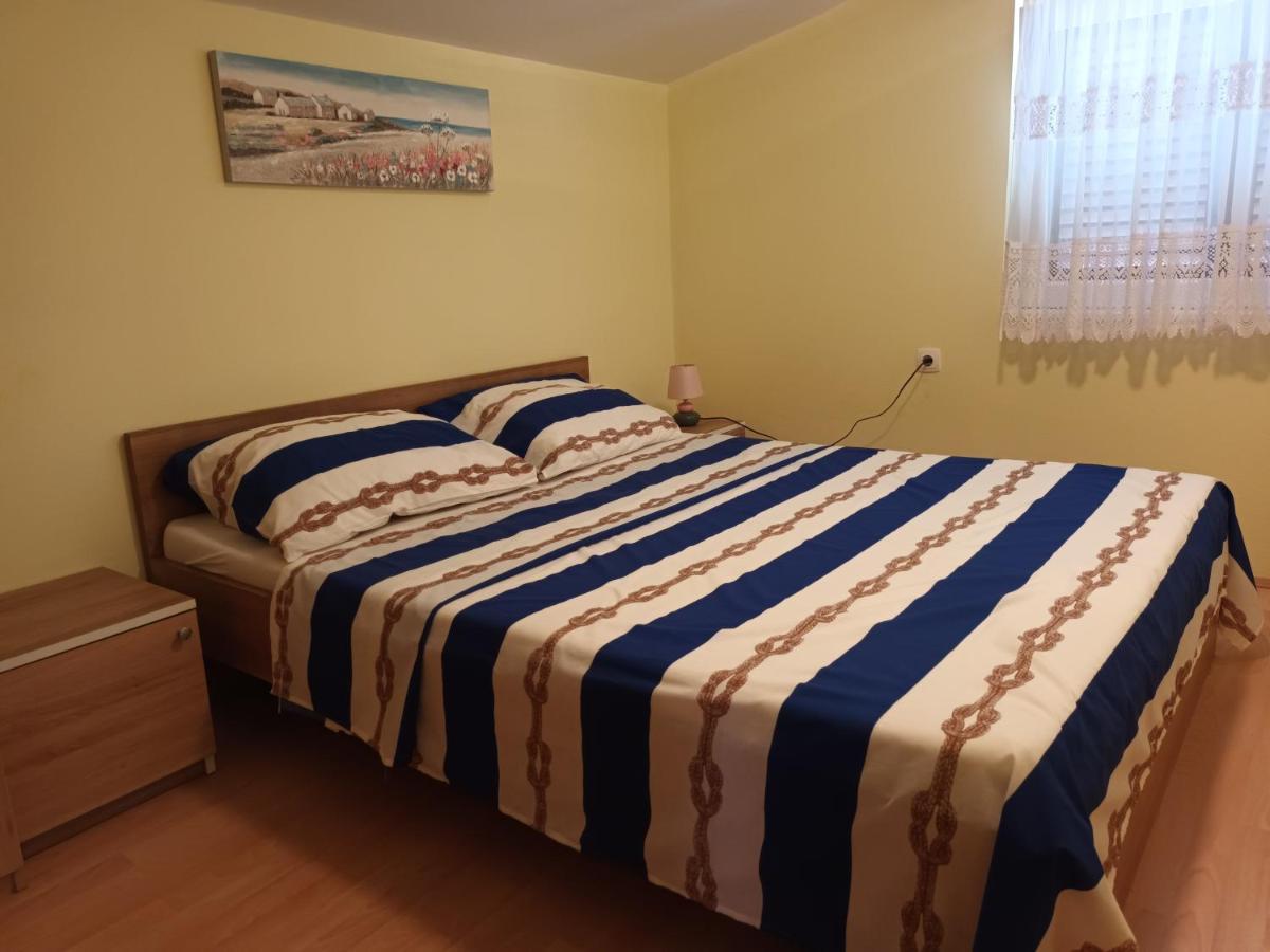 Apartman Zlata Vir Buitenkant foto