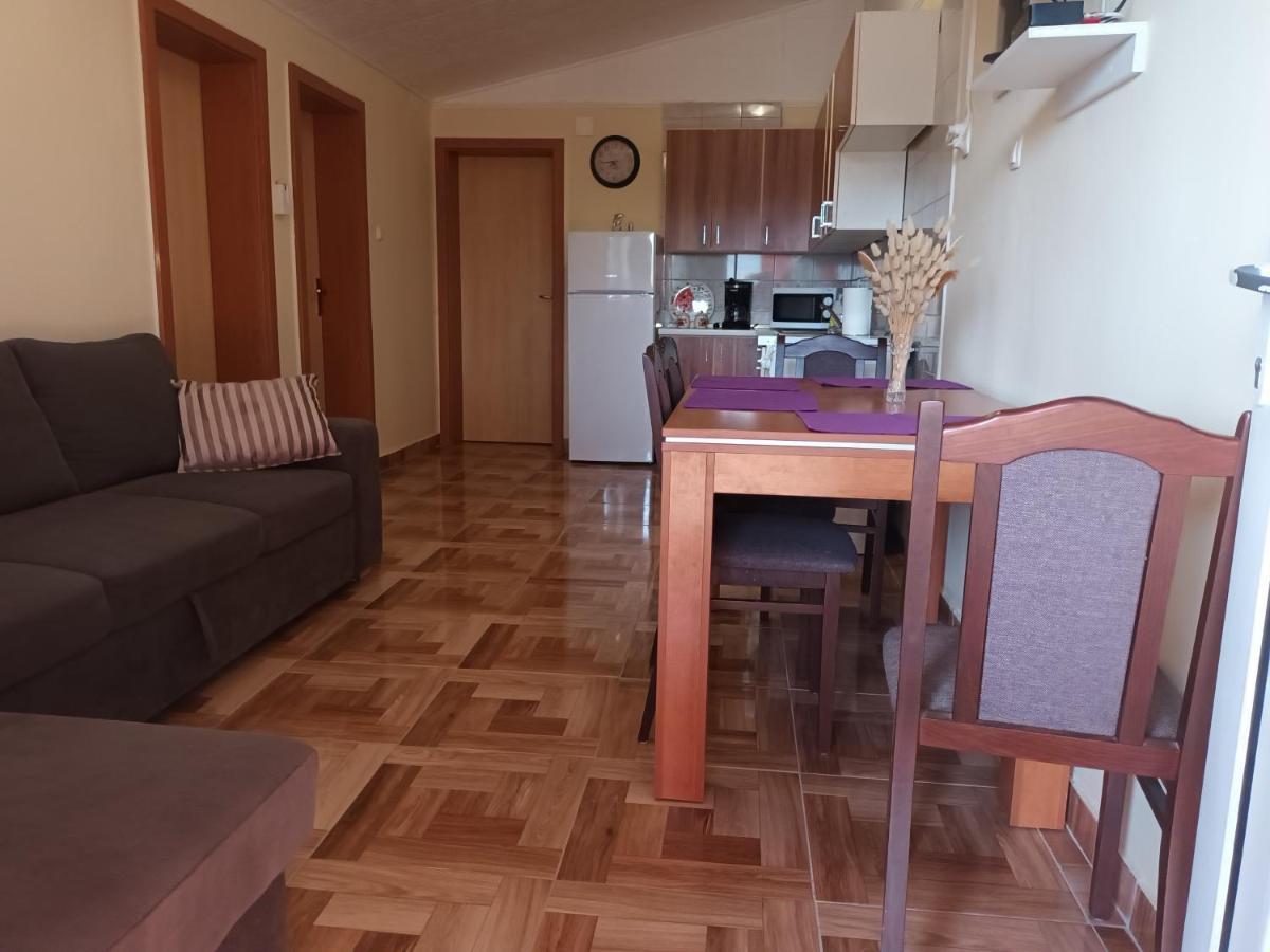 Apartman Zlata Vir Buitenkant foto