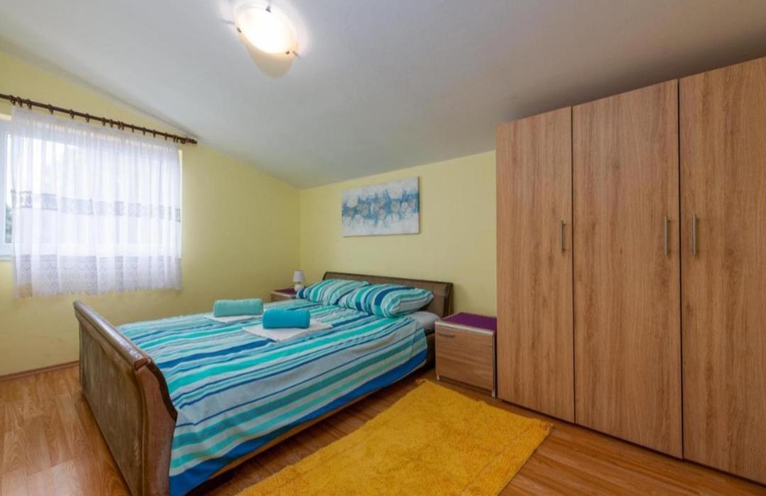 Apartman Zlata Vir Buitenkant foto