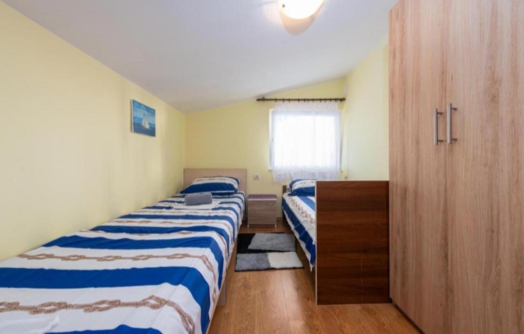 Apartman Zlata Vir Buitenkant foto