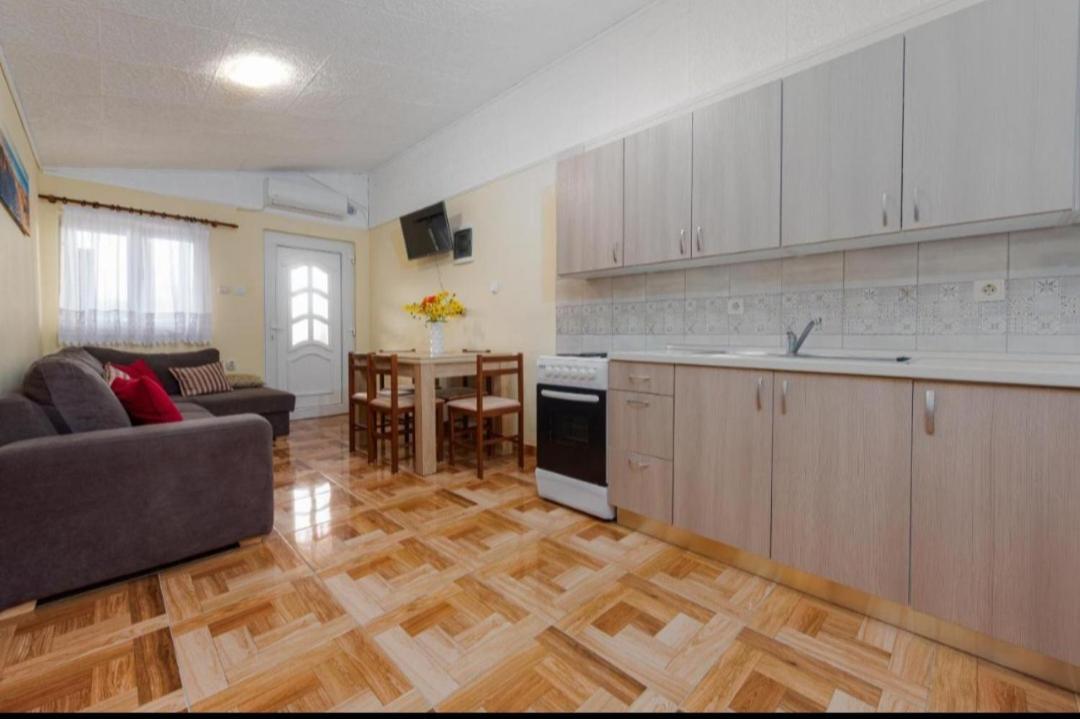 Apartman Zlata Vir Buitenkant foto
