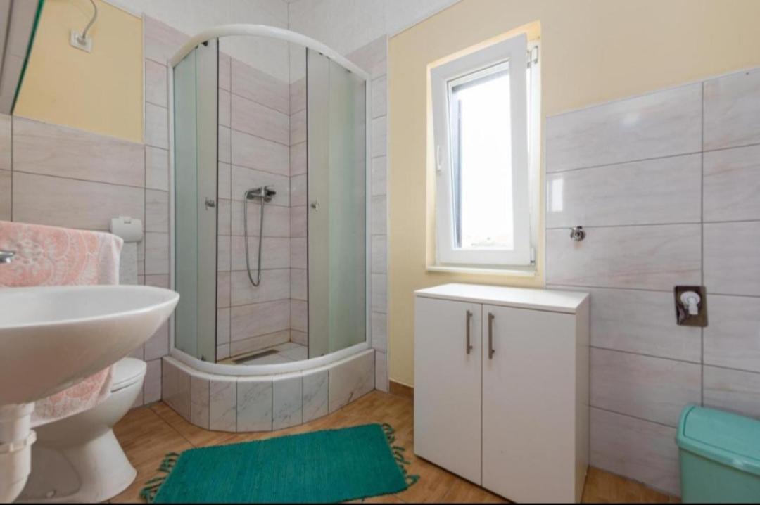 Apartman Zlata Vir Buitenkant foto